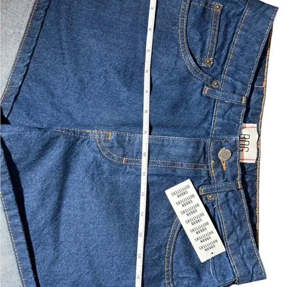 BDG Indie Mid-Rise Cuffed Denim
Short Size 26 $49 - Picture 14 of 16